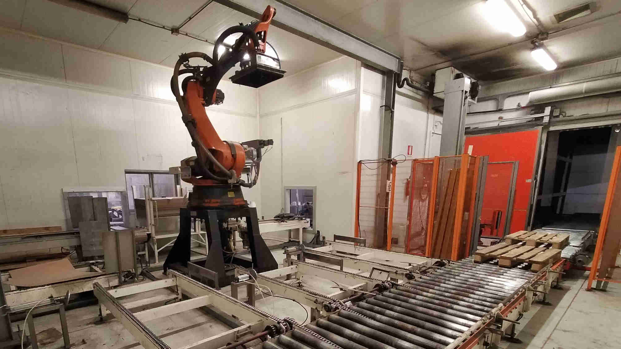 Isola di pallettizzazione con robot antropomorfo italiana